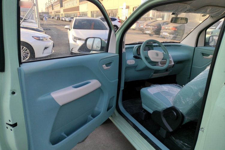 凌宝汽车 凌宝uni 2025款 微甜版 11.52kWh中控内饰20