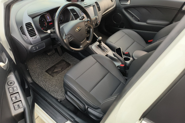 起亚K3 2015款 1.6L 自动GLS中控内饰20