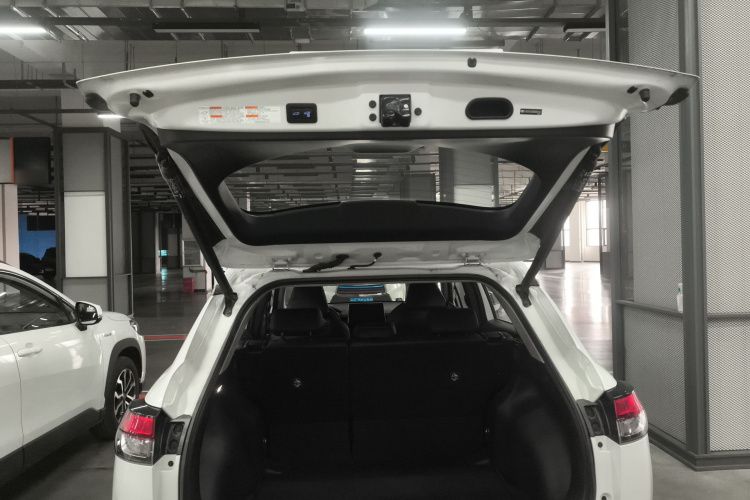 丰田 锋兰达 2022款 2.0L CVT豪华PLUS版机舱底盘23