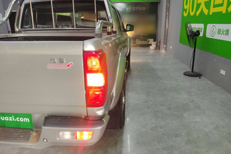 东风 锐骐 2019款 2.4L汽油国VI两驱标准型标箱2TZD车身外观6006