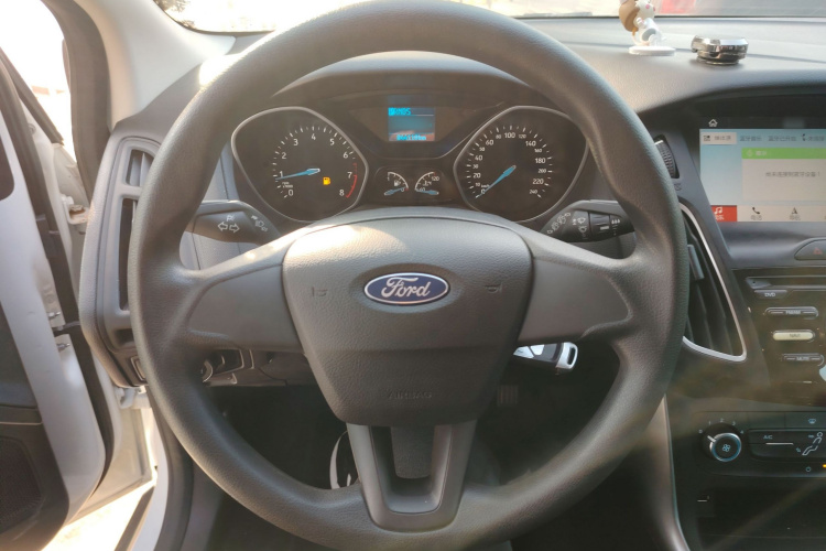 福特 福克斯 2018款 两厢经典 1.6L 自动舒适型智行版中控内饰13