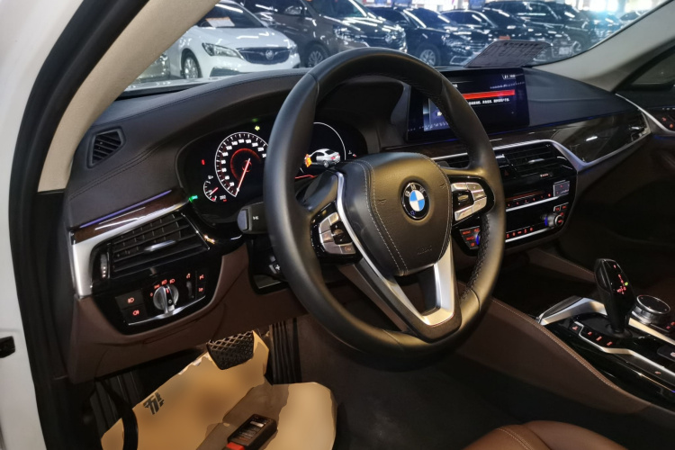 宝马5系 2019款 525Li 豪华套装中控内饰7002