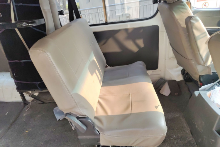 金杯海狮王 2021款 2.0L城运王系列捷运型标准顶6座1TZS中控内饰21