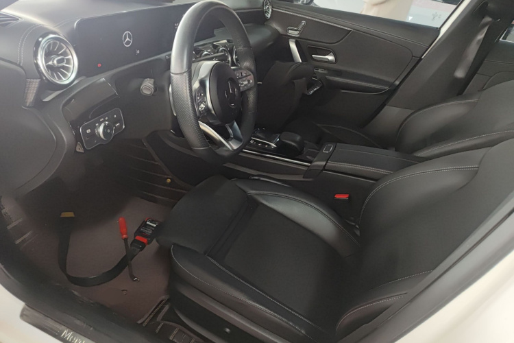 奔驰A级 2021款 A 200 L 运动轿车时尚型中控内饰20