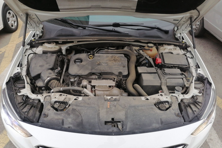 别克 君威 2019款 20T 精英型 国VI机舱底盘24