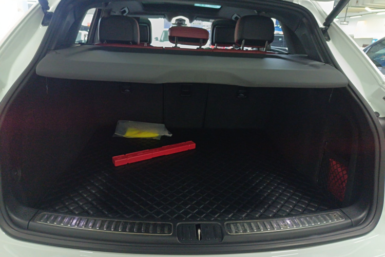 保时捷 2022款 Macan 2.0T机舱底盘23