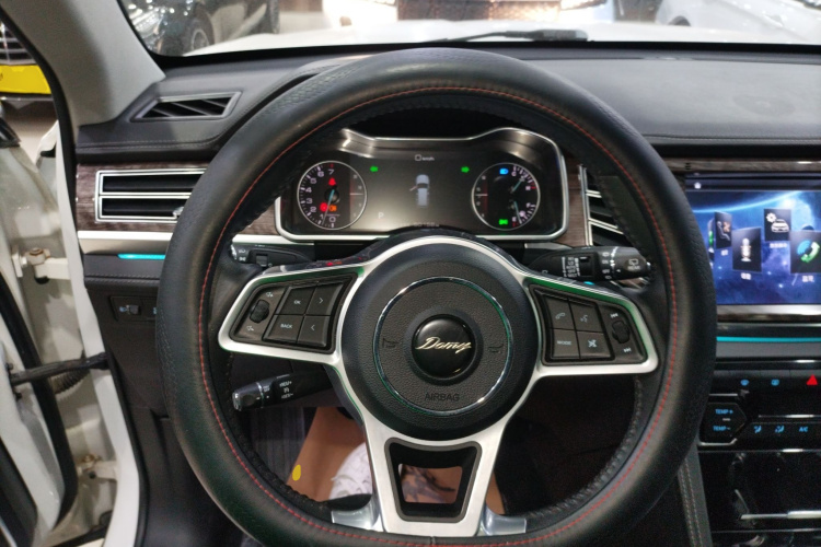 众泰 大迈X7 2017款 1.8T DCT尊贵型中控内饰13