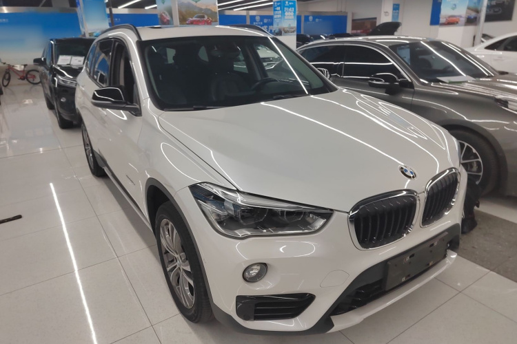 宝马X1 2016款 xDrive20Li 豪华型车身外观3