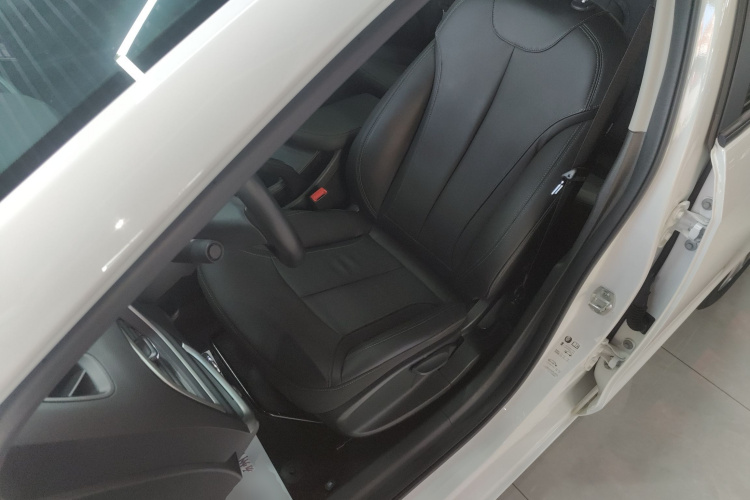 别克 英朗 2019款 18T 自动互联精英型 国VI中控内饰19