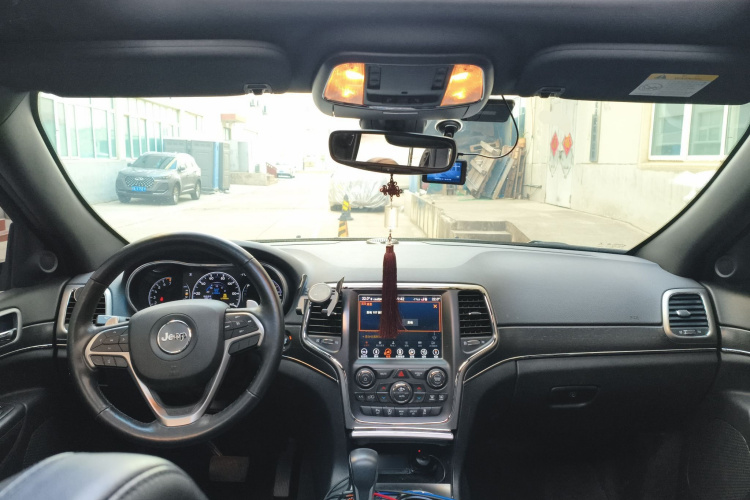 Jeep 大切诺基(进口) 2017款 3.0L 舒享导航版中控内饰12
