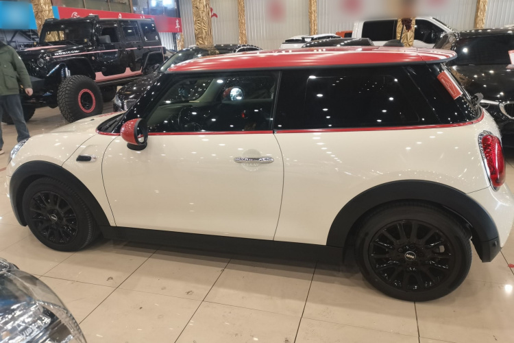 MINI 2018款 1.5T COOPER 经典派车身外观4
