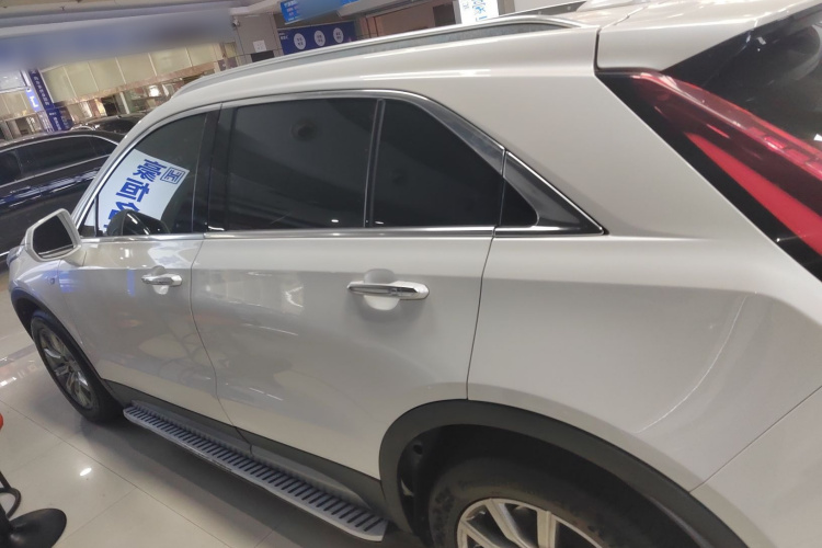 凯迪拉克XT4 2018款 28T 两驱领先型车身外观4