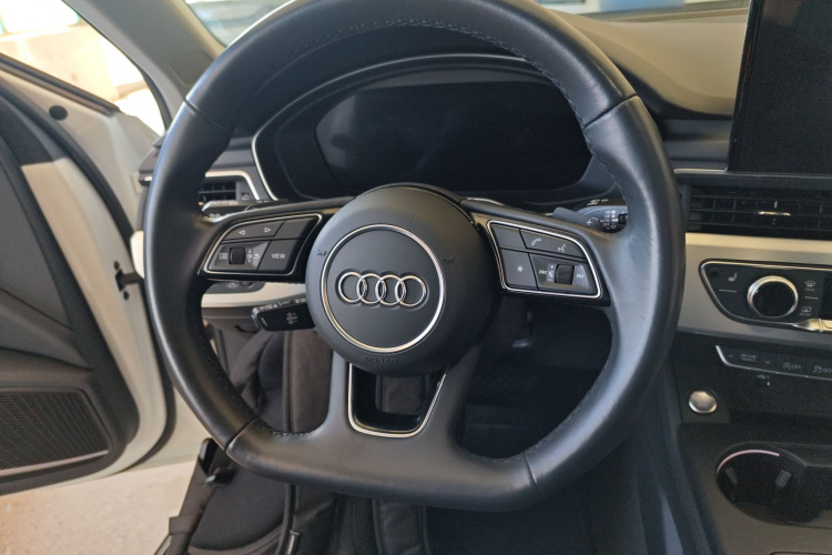 奥迪A4L 2022款 40 TFSI 豪华动感型中控内饰13