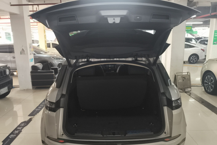 路虎 揽胜极光 2023款 极光L 249PS 豪华版机舱底盘23