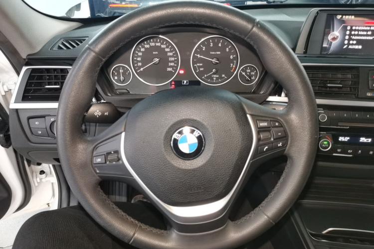 宝马3系 2017款 320Li 时尚型中控内饰13