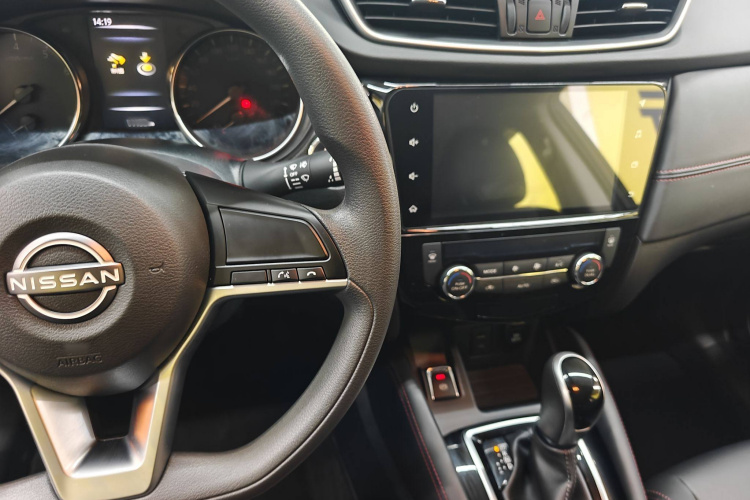 日产 逍客 2023款 经典 2.0L CVT XV舒适版中控内饰7002