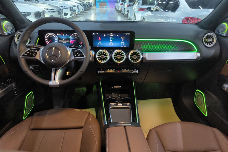 奔驰GLB 2025款 GLB 220 动感型中控内饰7002