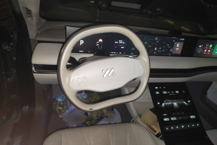 智己汽车 智己L7 2022款 Dynamic中控内饰13