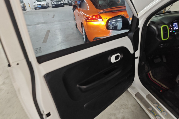 荣威 科莱威CLEVER 2021款 302km新四座超能版中控内饰7008