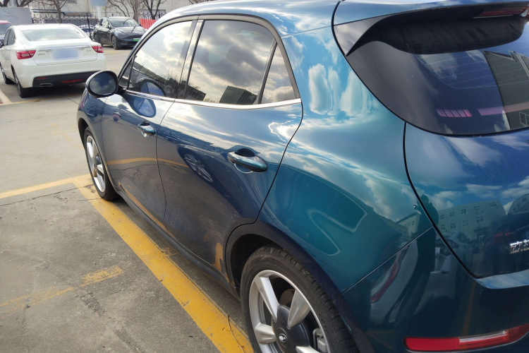 欧拉好猫 2023款 401km标准续航 豪华型 磷酸铁锂车身外观4