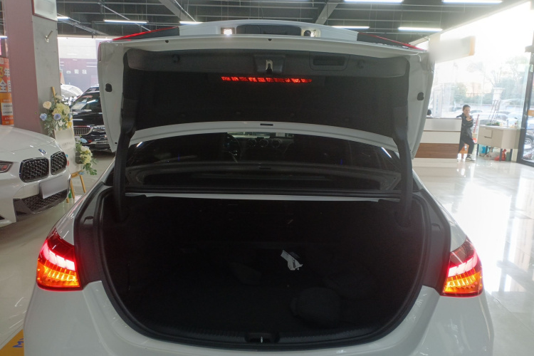 奔驰C级 2023款 改款二 C 260 L 运动版机舱底盘23