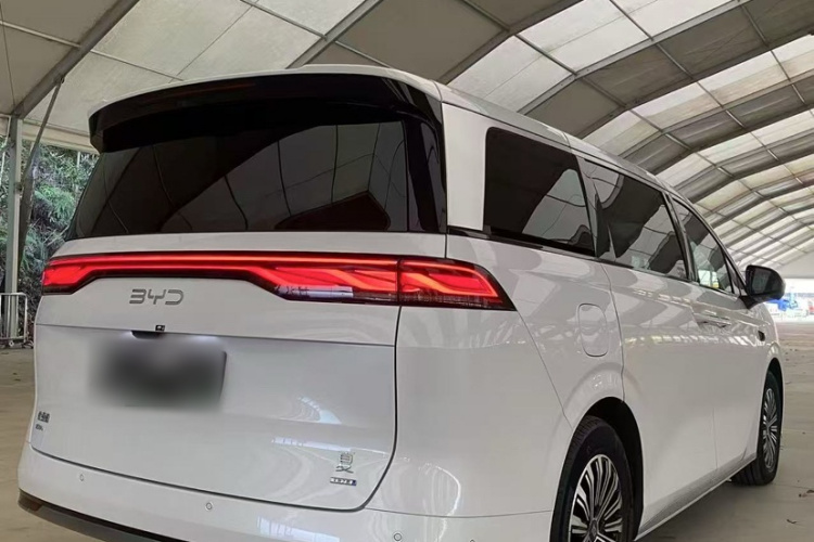 比亚迪 夏 2025款 DM-i 1.5T 180km 超越型车身外观6004