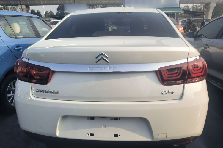 雪铁龙 C4世嘉 2018款 1.6L 手动豪华型车身外观6