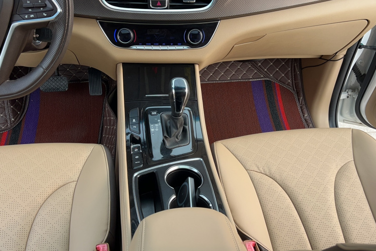 宝骏730 2017款 1.8L iAMT豪华型 7座局部细节18