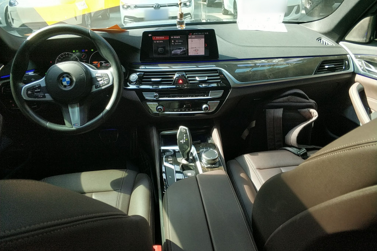 宝马5系 2019款 525Li M运动套装中控内饰7002