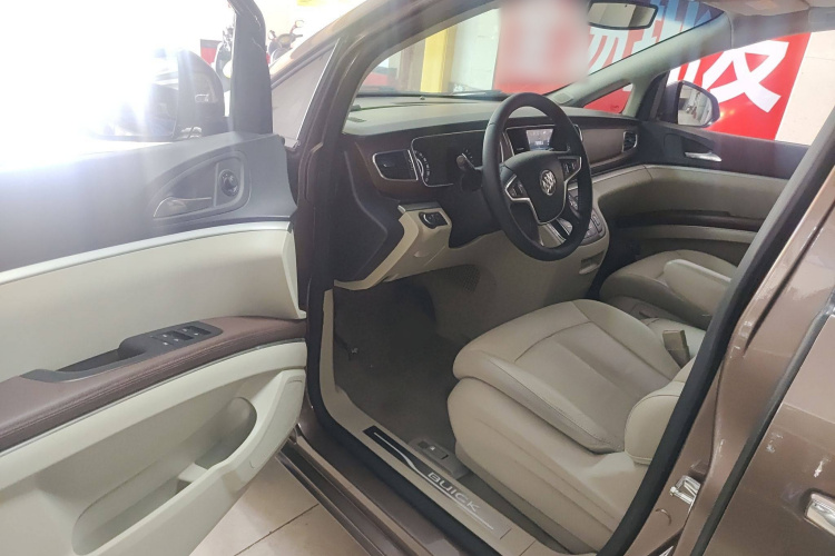 别克GL8 2018款 28T 尊贵型 国VI中控内饰7003