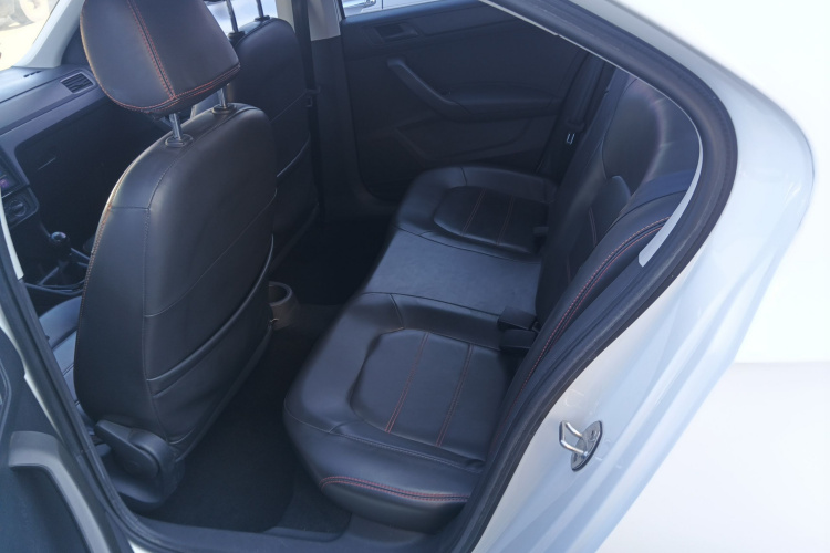 大众 桑塔纳 2018款 1.5L 手动风尚版中控内饰7004