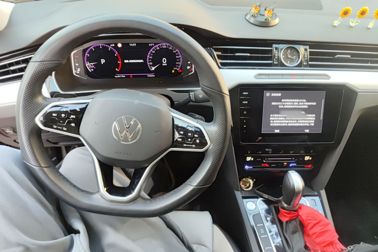 大众 迈腾 2023款 200万辆纪念版 330TSI DSG豪华型中控内饰12