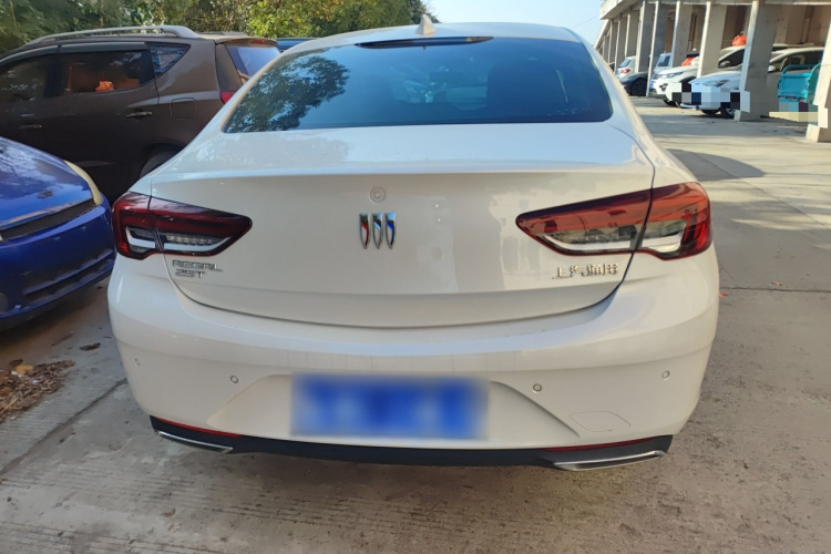 别克 君威 2024款 25T 超享版车身外观6