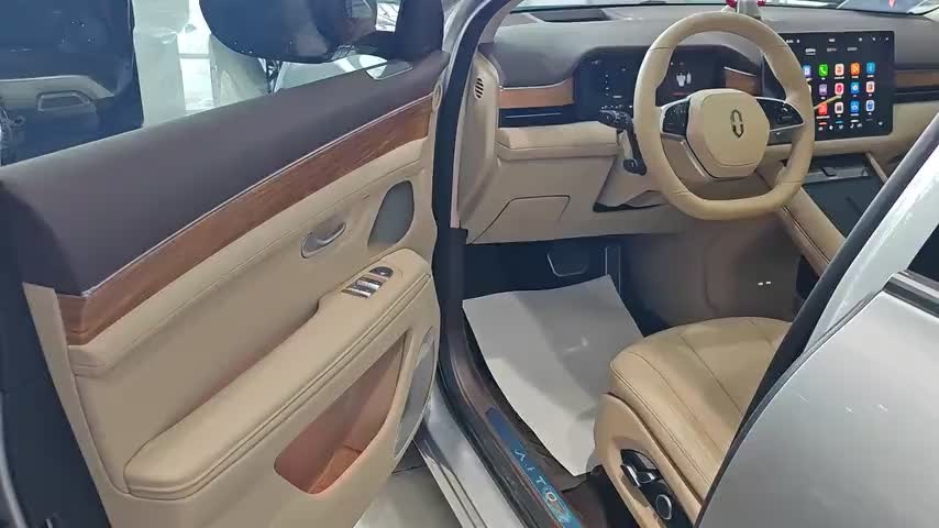 鸿蒙智行 问界M9 2024款 增程 Max版 42kWh 5座版实拍1