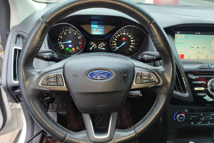 福特 福克斯 2017款 三厢 1.6L 自动风尚型智行版中控内饰13