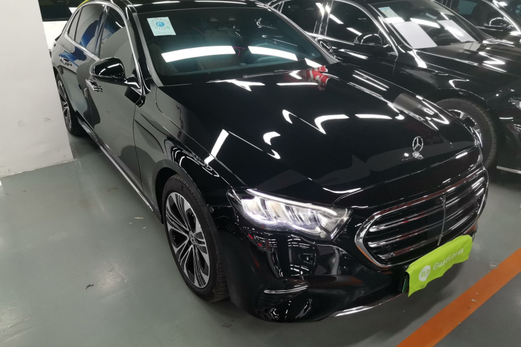 奔驰E级新能源 2024款 E 350 e L 插电式混合动力轿车车身外观3