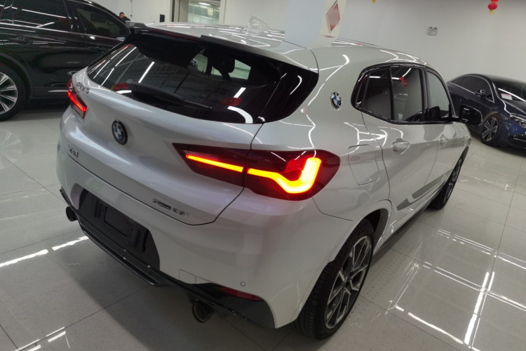 宝马X2 2021款 改款 sDrive25i 曜夜版车身外观7