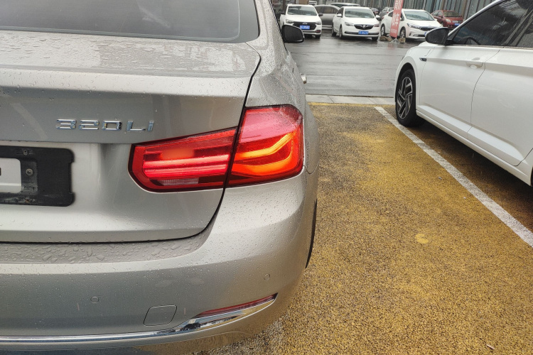 宝马3系 2017款 320Li 时尚型车身外观9