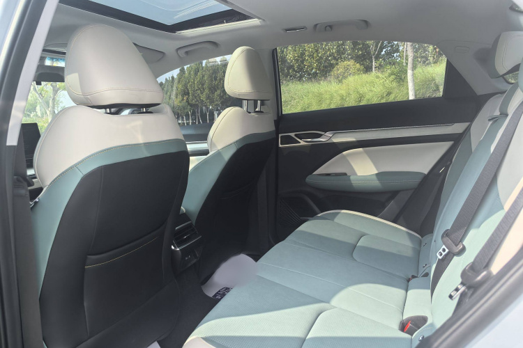 吉利汽车 帝豪L HiP 2022款 1.5TD-DHT Pro 100KM Super 睿中控内饰7003