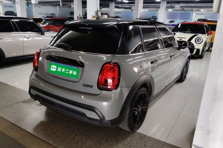 MINI 2022款 1.5T COOPER 艺术家 五门版车身外观7
