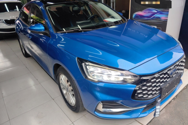 福特 福克斯 2021款 三厢 1.5L 自动锋跃型车身外观3