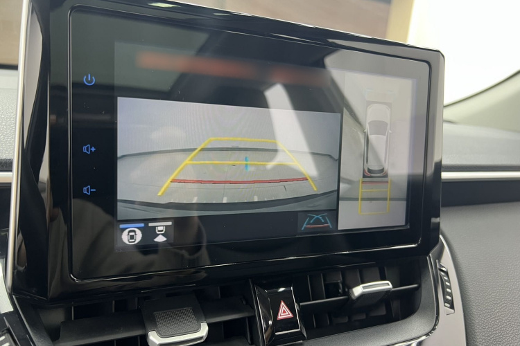 丰田 卡罗拉锐放 2022款 2.0L 旗舰版中控内饰7011