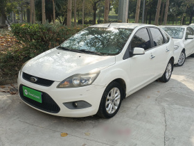 福特 福克斯 2013款 两厢经典 1.8L 自动基本型