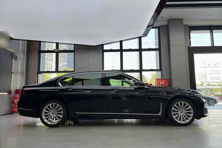 宝马7系 2021款 730Li 豪华套装车身外观6002