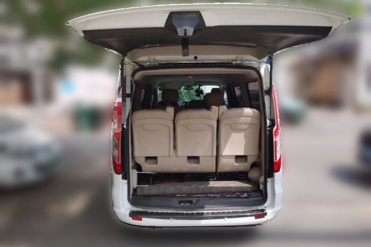 福特 全顺 2020款 2.0T汽油多功能商用车中轴低顶上掀尾门国VI局部细节23