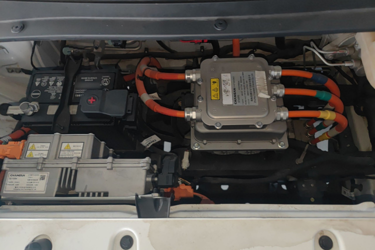 长安启源 长安Lumin 2022款 210km 香甜款机舱底盘24