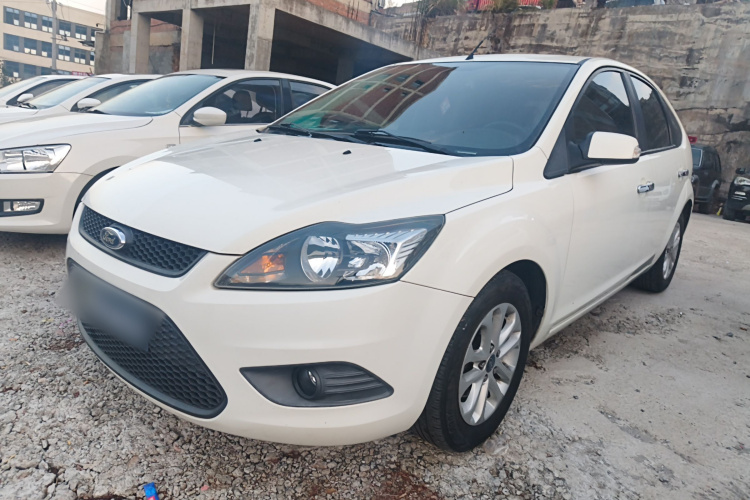 福特 福克斯 2013款 两厢经典 1.8L 手动基本型车身外观1