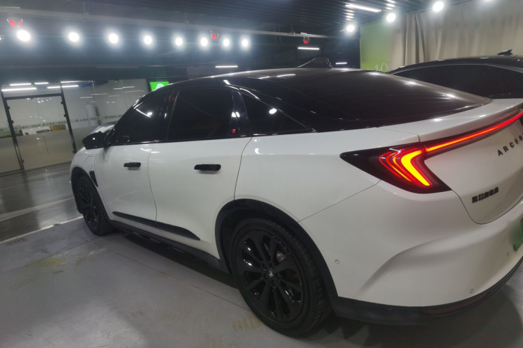 ARCFOX极狐 极狐 阿尔法S(ARCFOX αS) 2022款 HI版 高阶版车身外观4