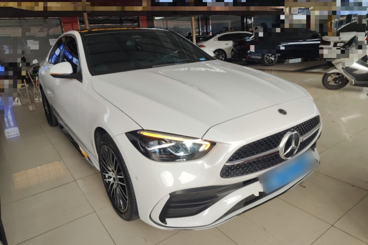 奔驰C级 2024款 改款 C 260 L 运动版车身外观3