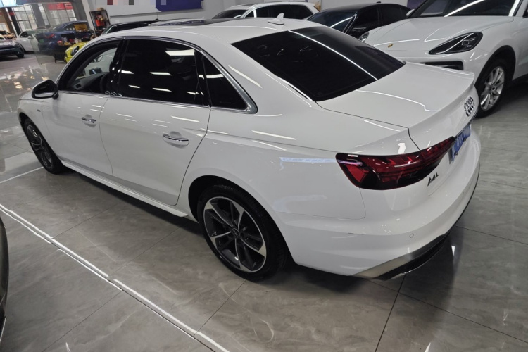 奥迪A4L 2024款 40 TFSI 时尚动感型车身外观4